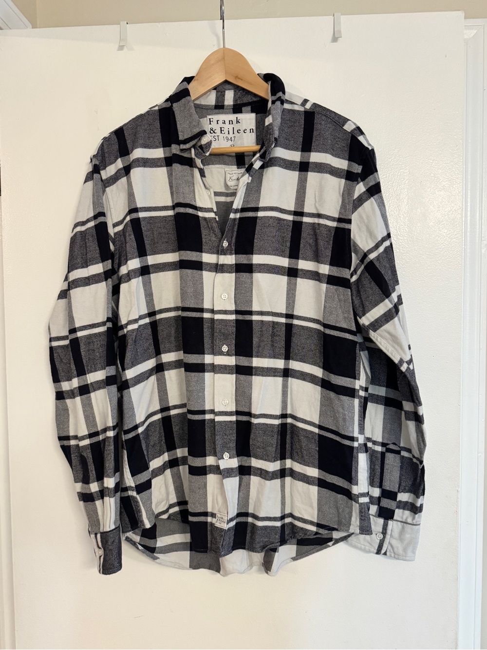 Frank & Eileen Men’s Black and White Flannel Plaid Button-Down Shirt Finbar